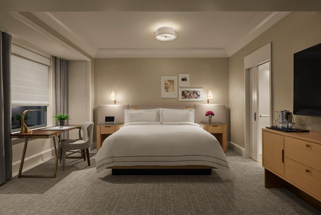 Отель The Newbury Бостон Экстерьер фото A bedroom at the hotel