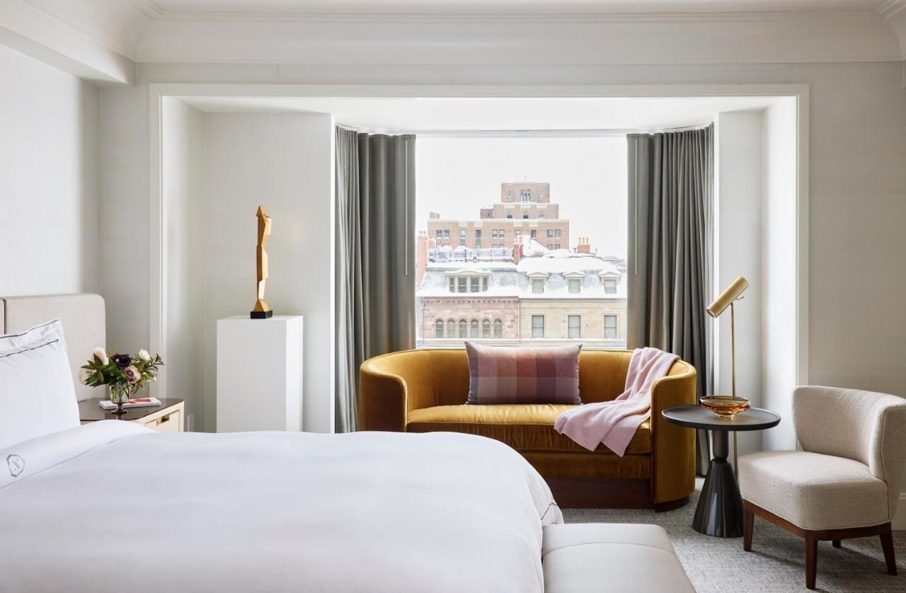 Отель The Newbury Бостон Экстерьер фото A guest room at the London edition