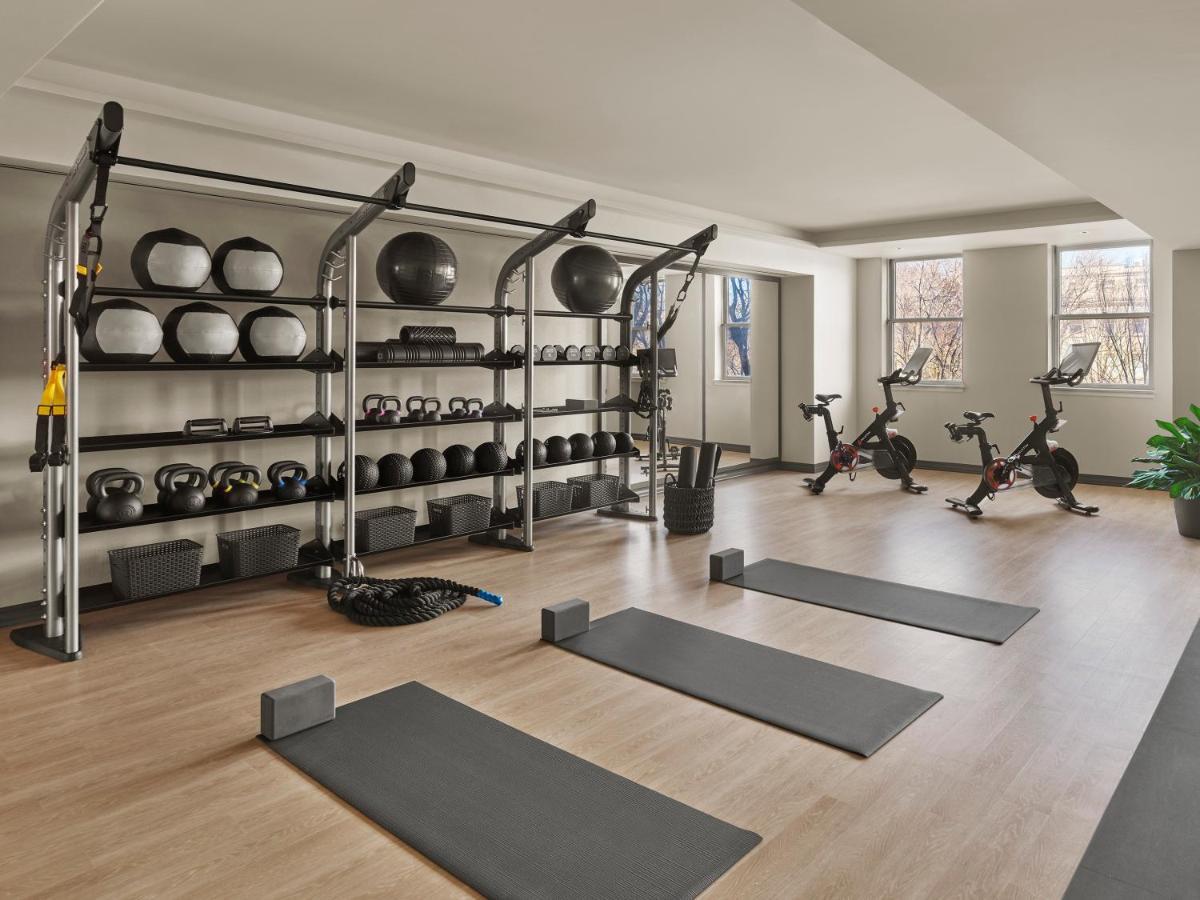 Отель The Newbury Бостон Экстерьер фото A functional training area