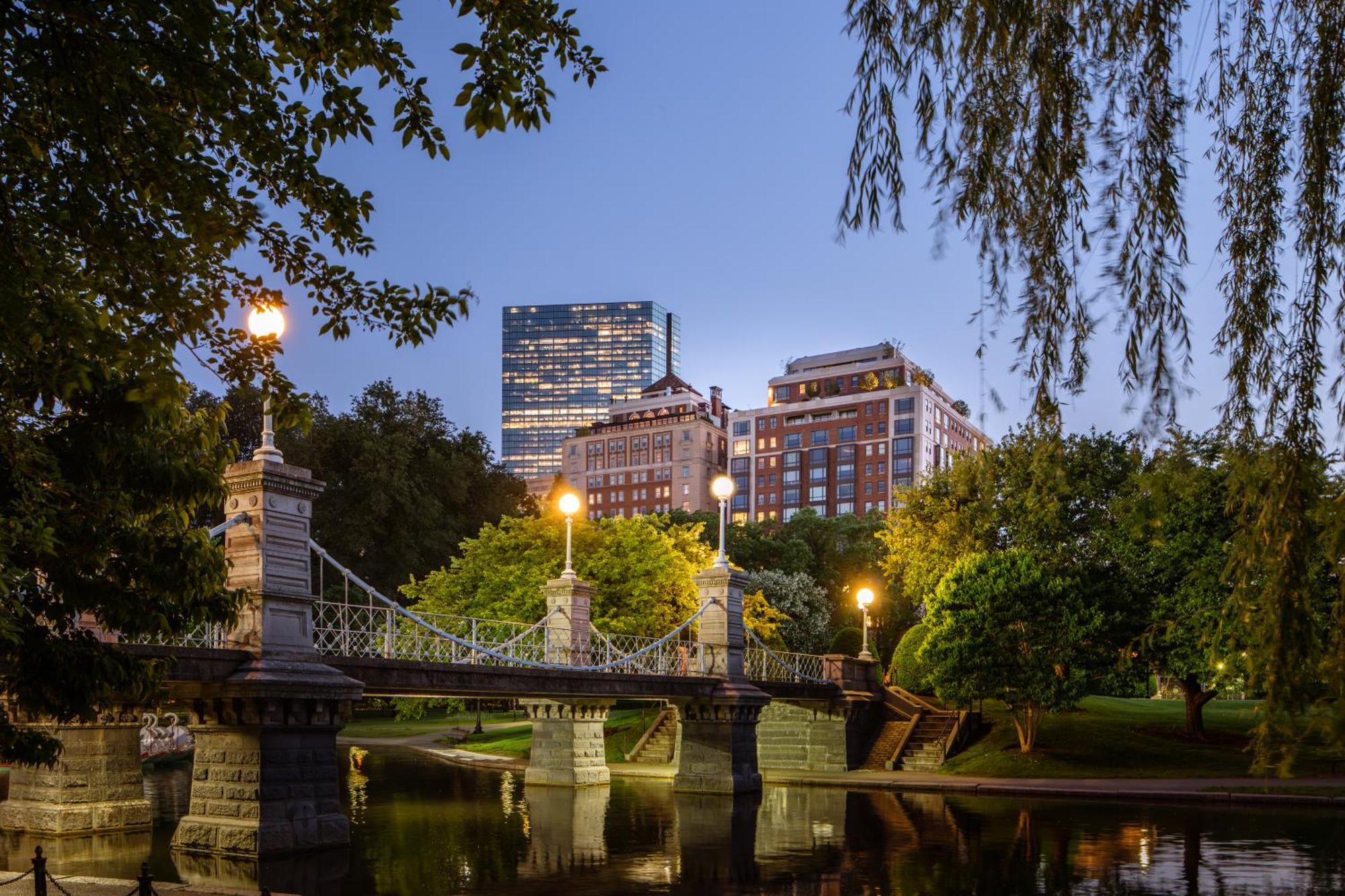 Отель The Newbury Бостон Экстерьер фото The Public Garden