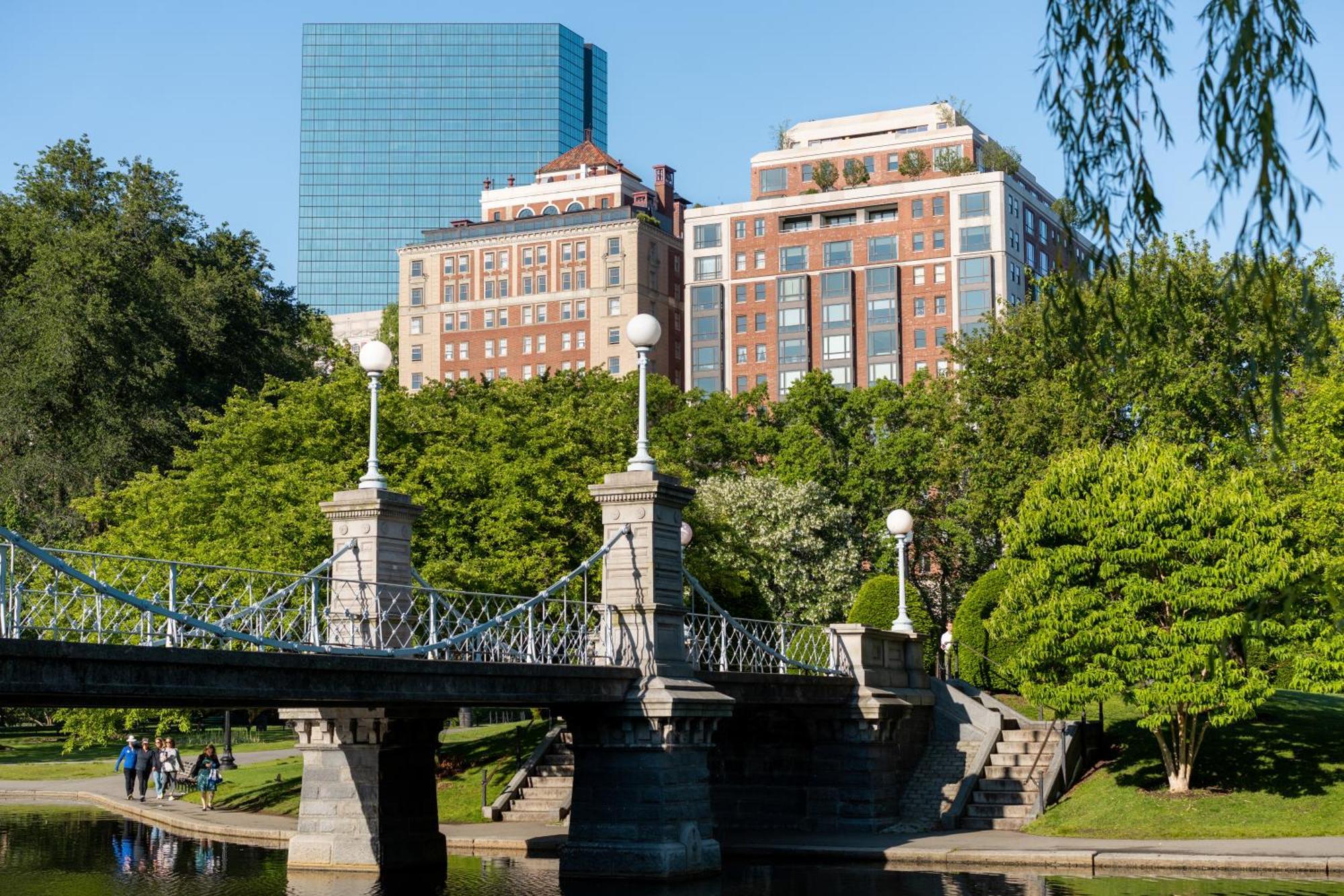 Отель The Newbury Бостон Экстерьер фото The Charles River Esplanade