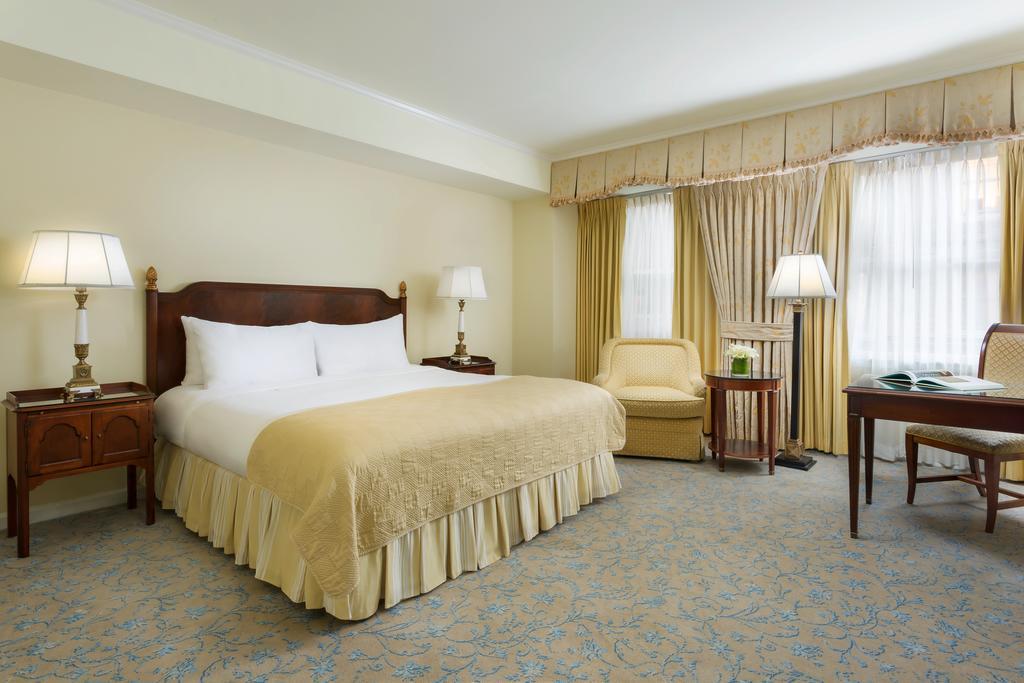 Отель The Newbury Бостон Экстерьер фото A guest room at the Waldorf Astoria New York