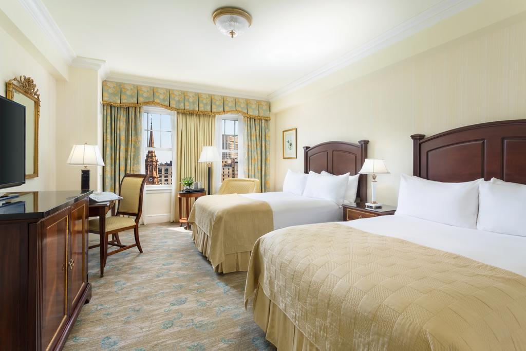 Отель The Newbury Бостон Экстерьер фото A guest room at the Waldorf Astoria Washington DC