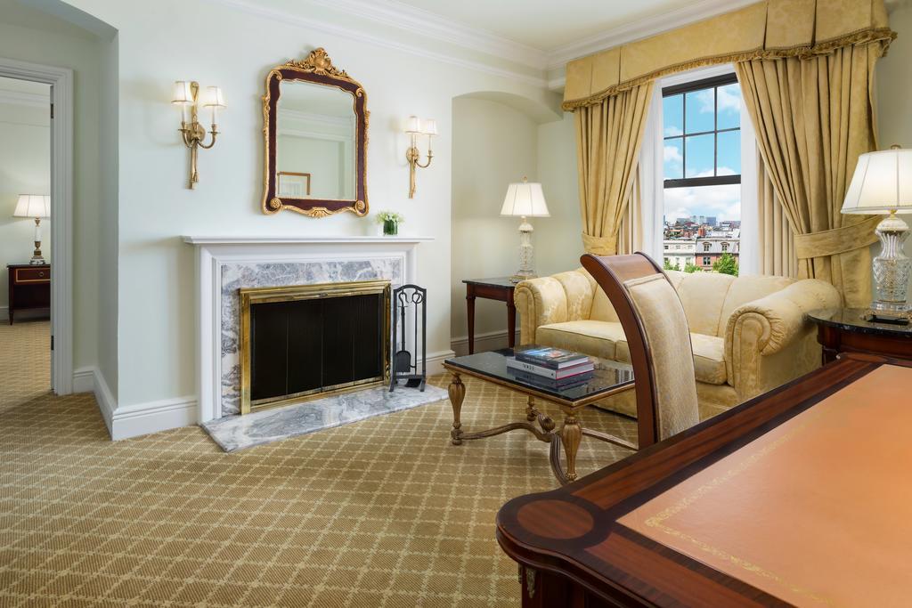 Отель The Newbury Бостон Экстерьер фото A living room at the Waldorf Astoria New York