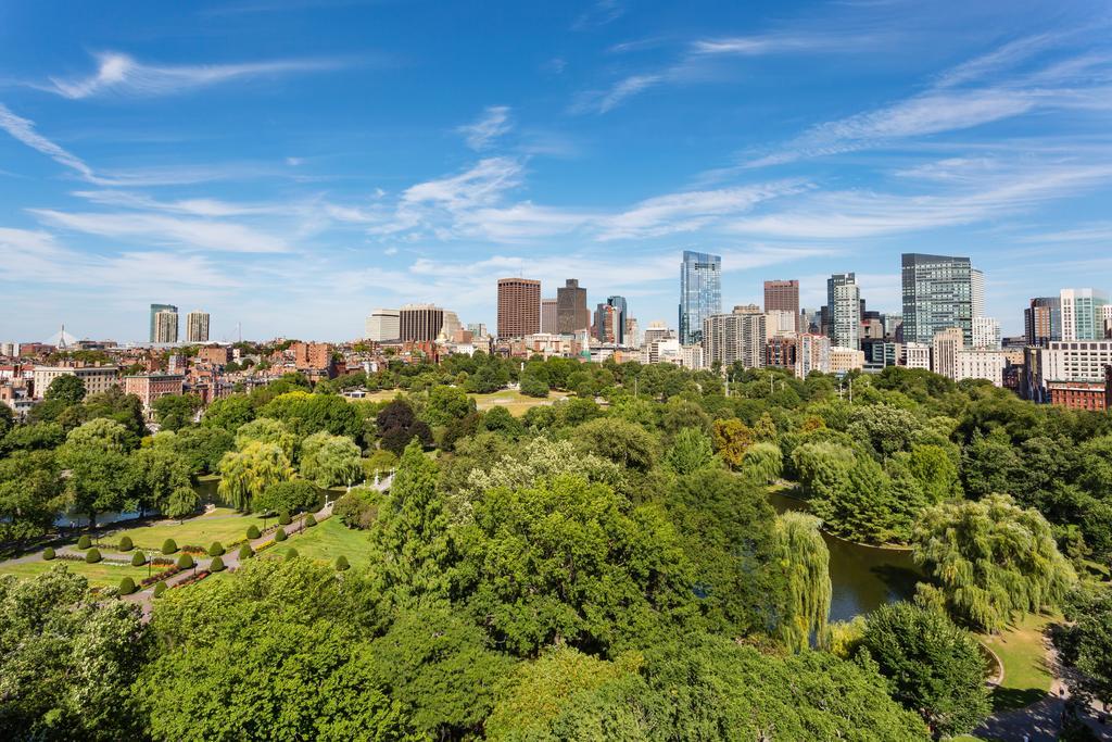 Отель The Newbury Бостон Экстерьер фото View of Boston from the Public Garden