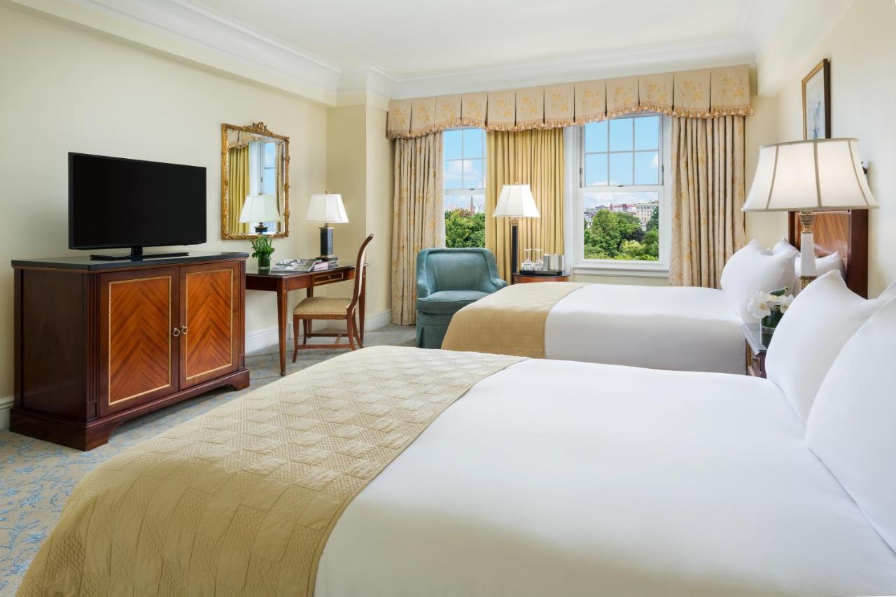 Отель The Newbury Бостон Экстерьер фото A guest room at the Waldorf Astoria Washington DC