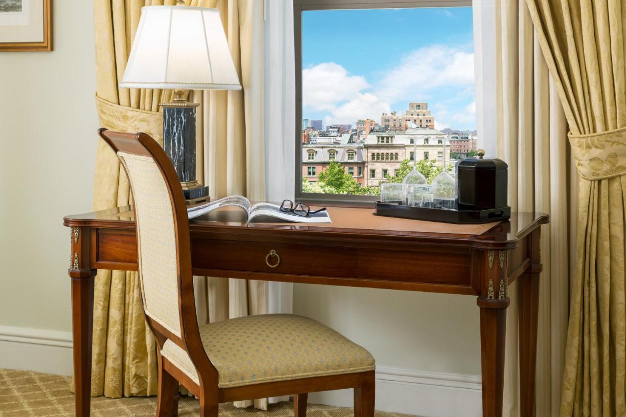 Отель The Newbury Бостон Экстерьер фото A writing desk